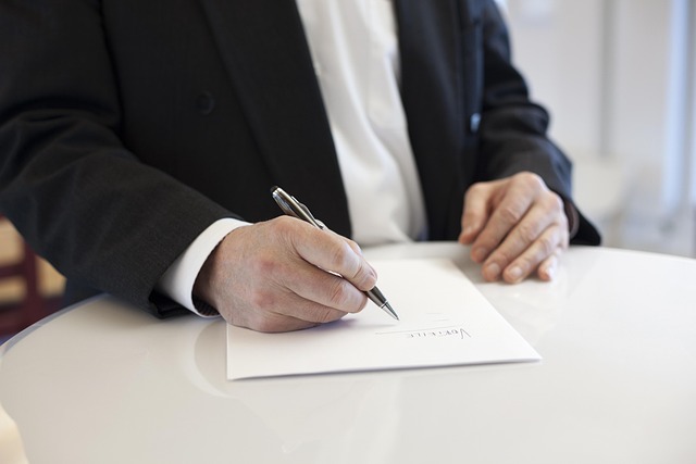 Firma de un contrato laboral